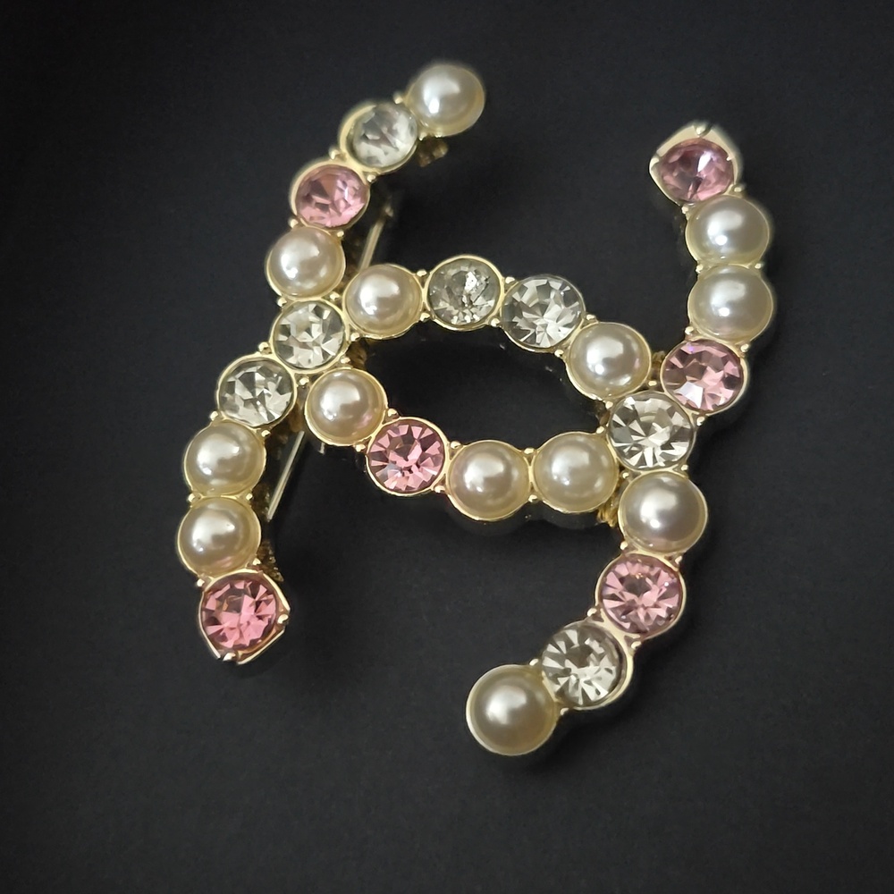 Like New! Authentic CHANEL CC Pearl Crystal Embellished Brooch PINK - Picture 11 of 16